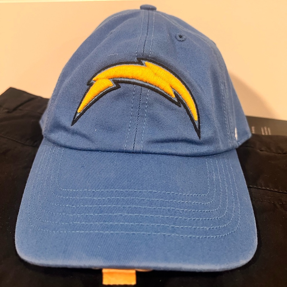 CHARGER BASE BALL CAP